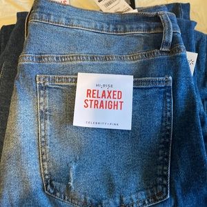 Hi-Rise Relaxed Straight jeans